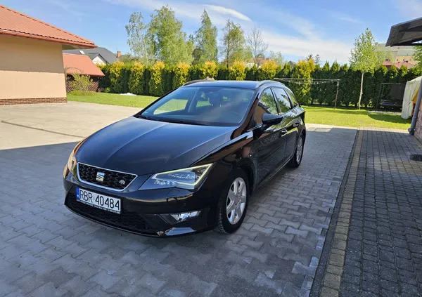 podkarpackie Seat Leon cena 59600 przebieg: 154650, rok produkcji 2016 z Kłecko